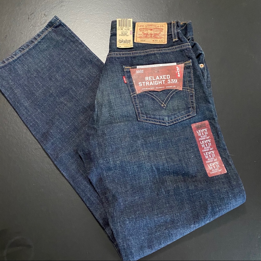 Levi Relaxed Straight Jeans NWT
